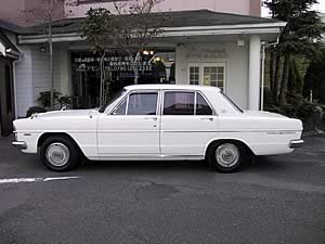 プリンスグロリア4D2000スーパーDX（初期型車） 昭和42年式