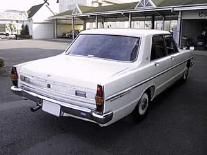 プリンスグロリア4D2000スーパーDX（初期型車） 昭和42年式